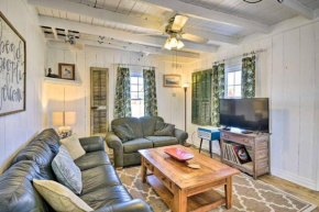 Sand Pebbles: Bright Bungalow - Steps to Beach!